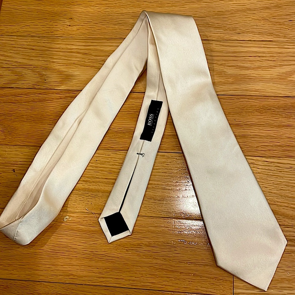 Brand New Hugo Boss Selection Tie. Made in Italy.
